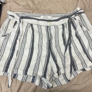 Off black and white Torrid Tie Shorts